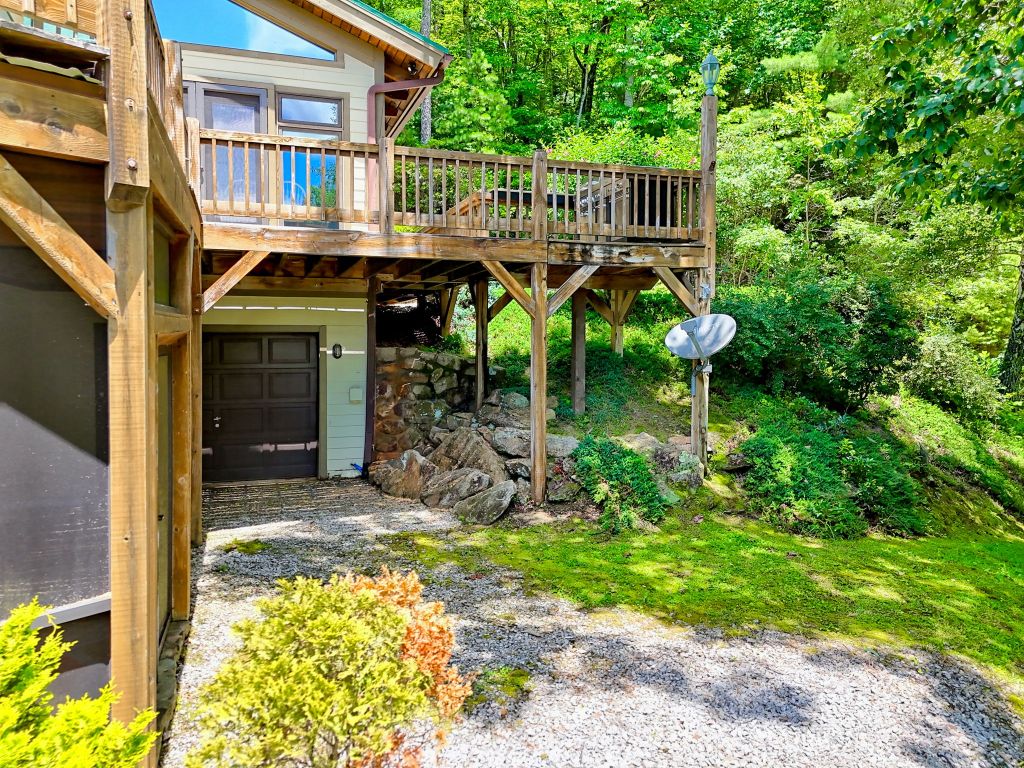 Scaly Mountain, North Carolina 28775, United States, 4 Bedrooms Bedrooms, ,4 BathroomsBathrooms,Residential,Active,172316