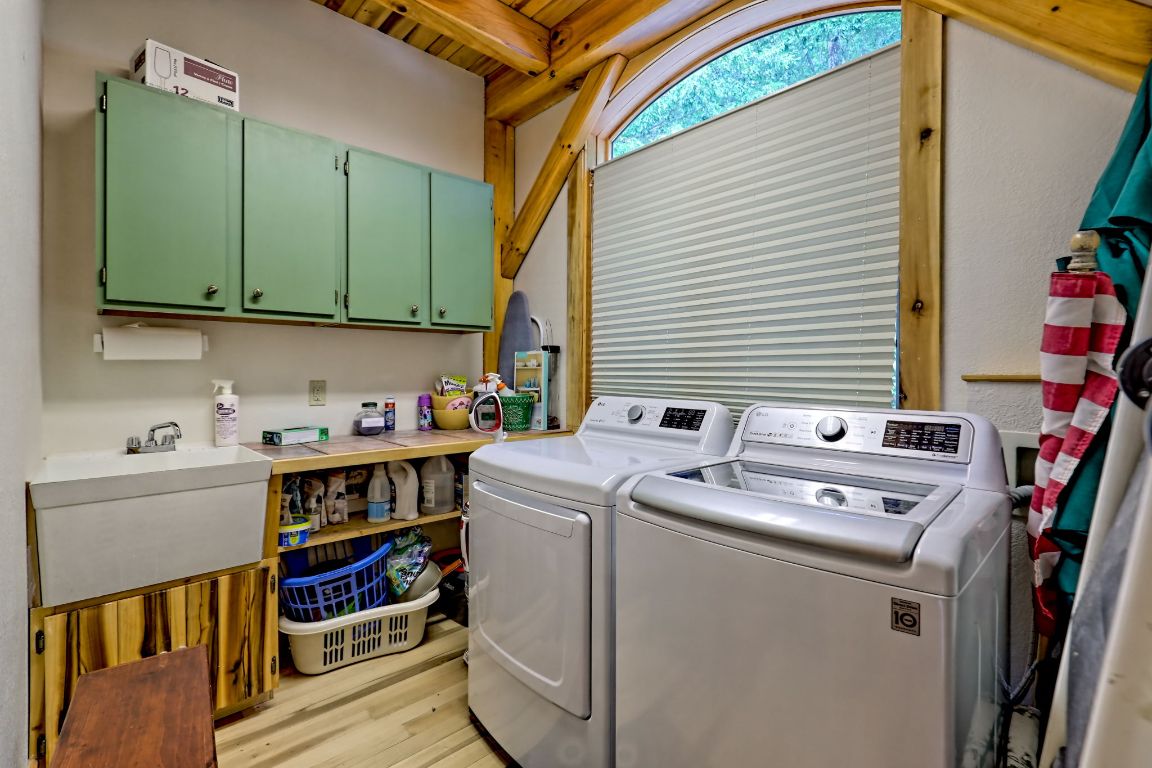 Scaly Mountain, North Carolina 28775, United States, 4 Bedrooms Bedrooms, ,4 BathroomsBathrooms,Residential,Active,172316