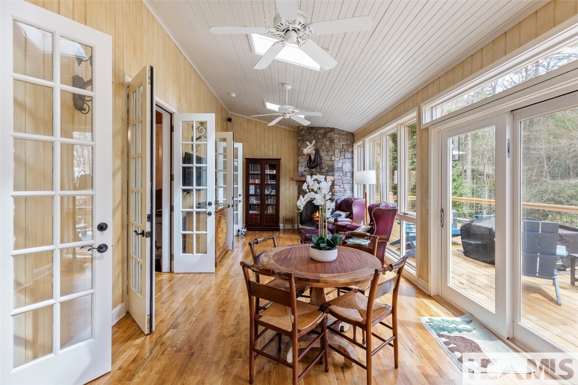 Highlands, North Carolina 28741, United States, 4 Bedrooms Bedrooms, ,5 BathroomsBathrooms,Residential,Active,194511