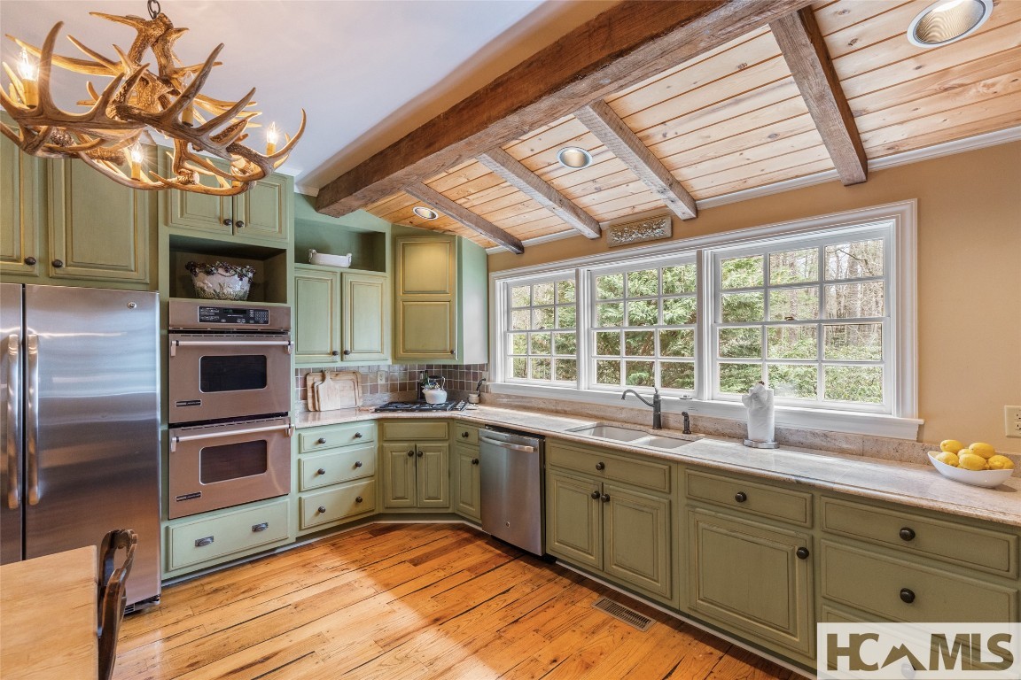 Highlands, North Carolina 28741, United States, 4 Bedrooms Bedrooms, ,5 BathroomsBathrooms,Residential,Active,194511