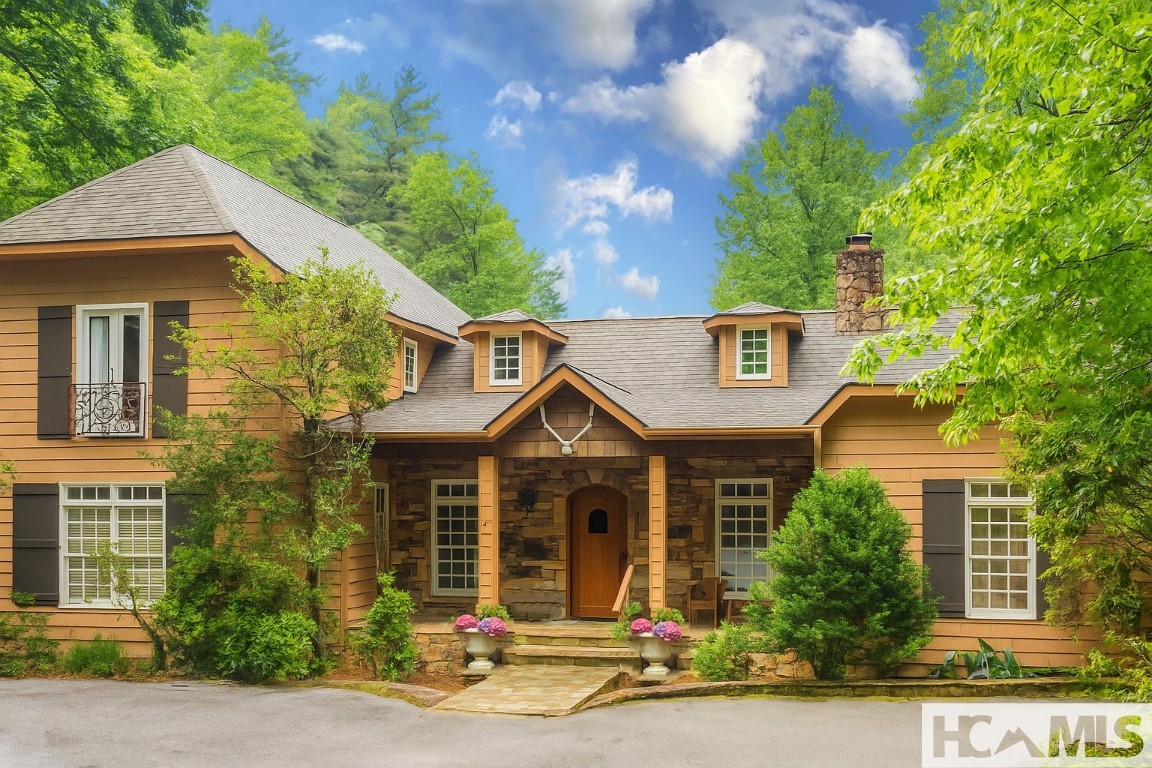 Highlands, North Carolina 28741, United States, 4 Bedrooms Bedrooms, ,5 BathroomsBathrooms,Residential,Active,194511
