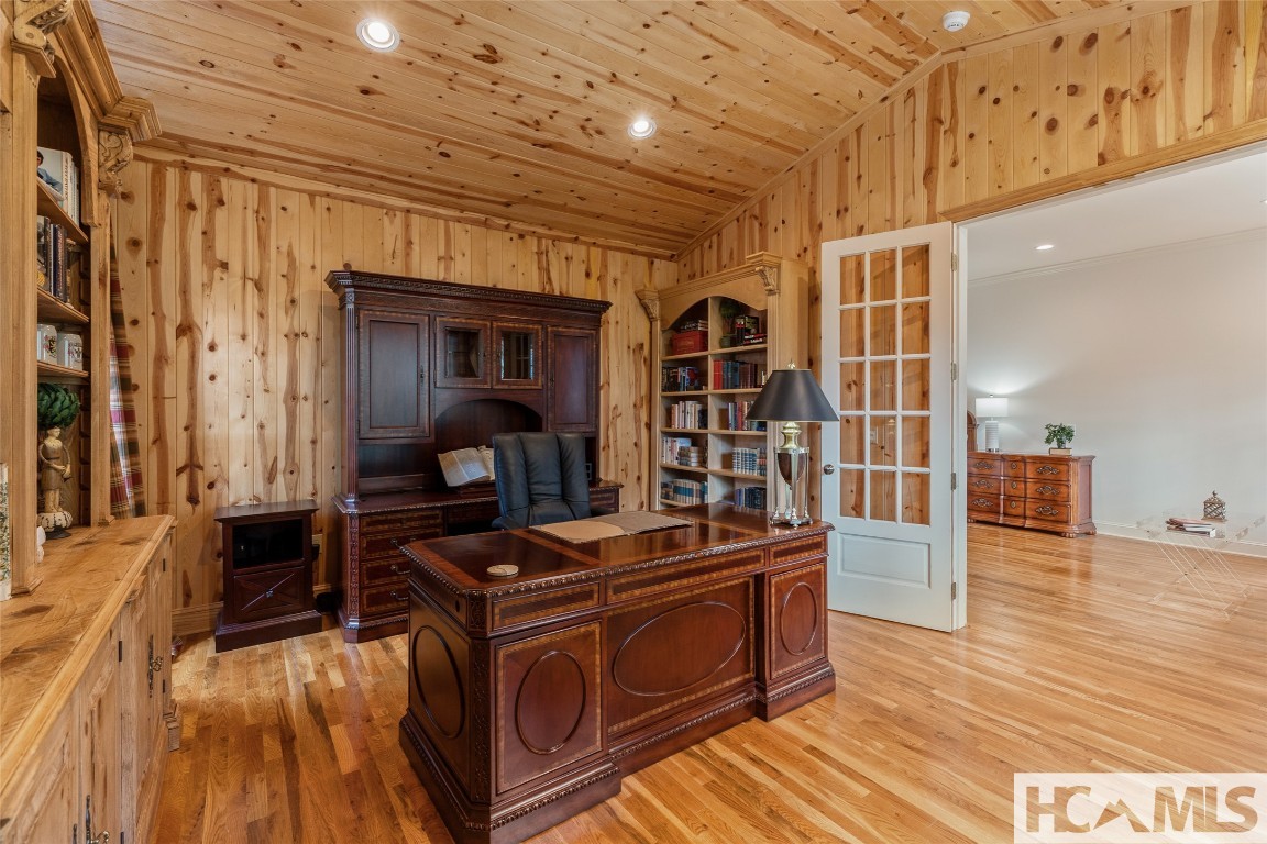 Highlands, North Carolina 28741, United States, 4 Bedrooms Bedrooms, ,5 BathroomsBathrooms,Residential,Active,194511