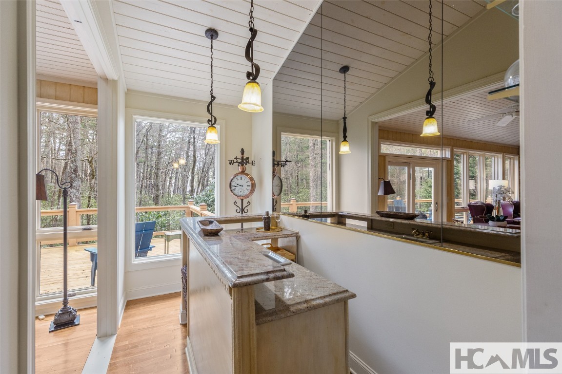 Highlands, North Carolina 28741, United States, 4 Bedrooms Bedrooms, ,5 BathroomsBathrooms,Residential,Active,194511