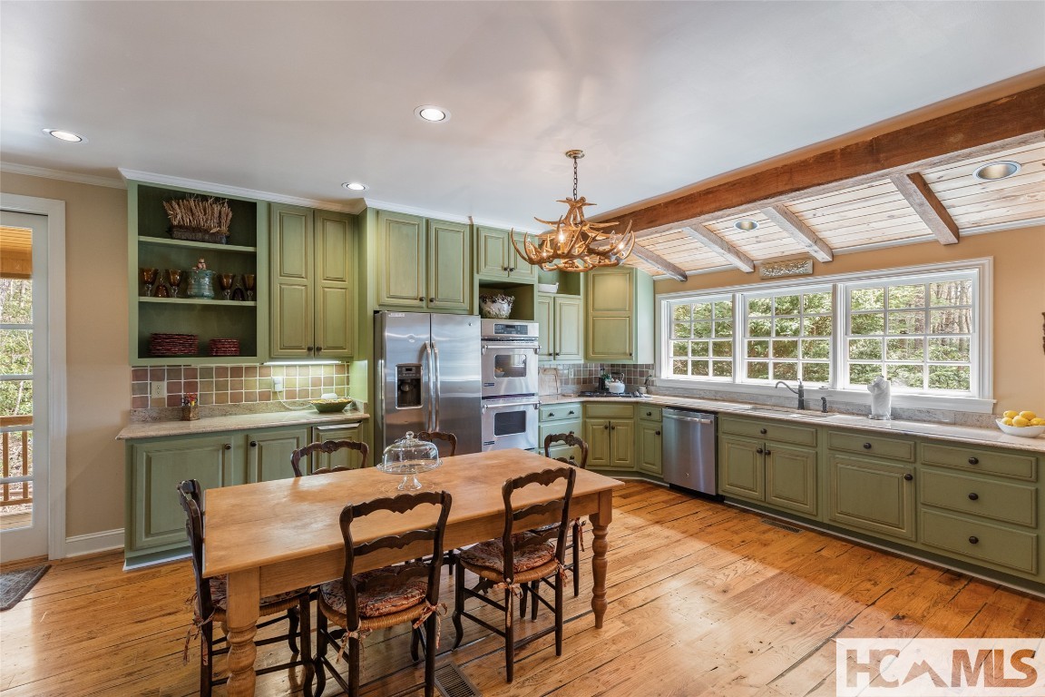 Highlands, North Carolina 28741, United States, 4 Bedrooms Bedrooms, ,5 BathroomsBathrooms,Residential,Active,194511