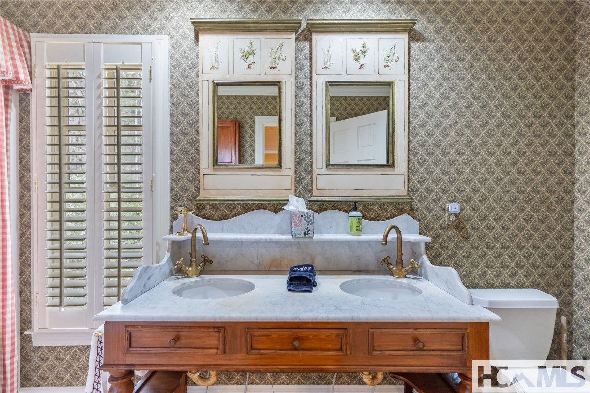 Highlands, North Carolina 28741, United States, 4 Bedrooms Bedrooms, ,5 BathroomsBathrooms,Residential,Active,194511