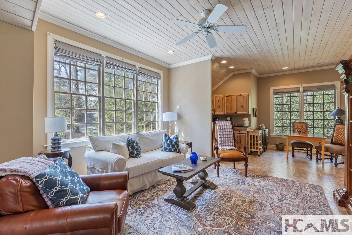 Highlands, North Carolina 28741, United States, 4 Bedrooms Bedrooms, ,5 BathroomsBathrooms,Residential,Active,194511