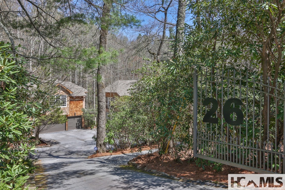 Highlands, North Carolina 28741, United States, 4 Bedrooms Bedrooms, ,5 BathroomsBathrooms,Residential,Active,194511