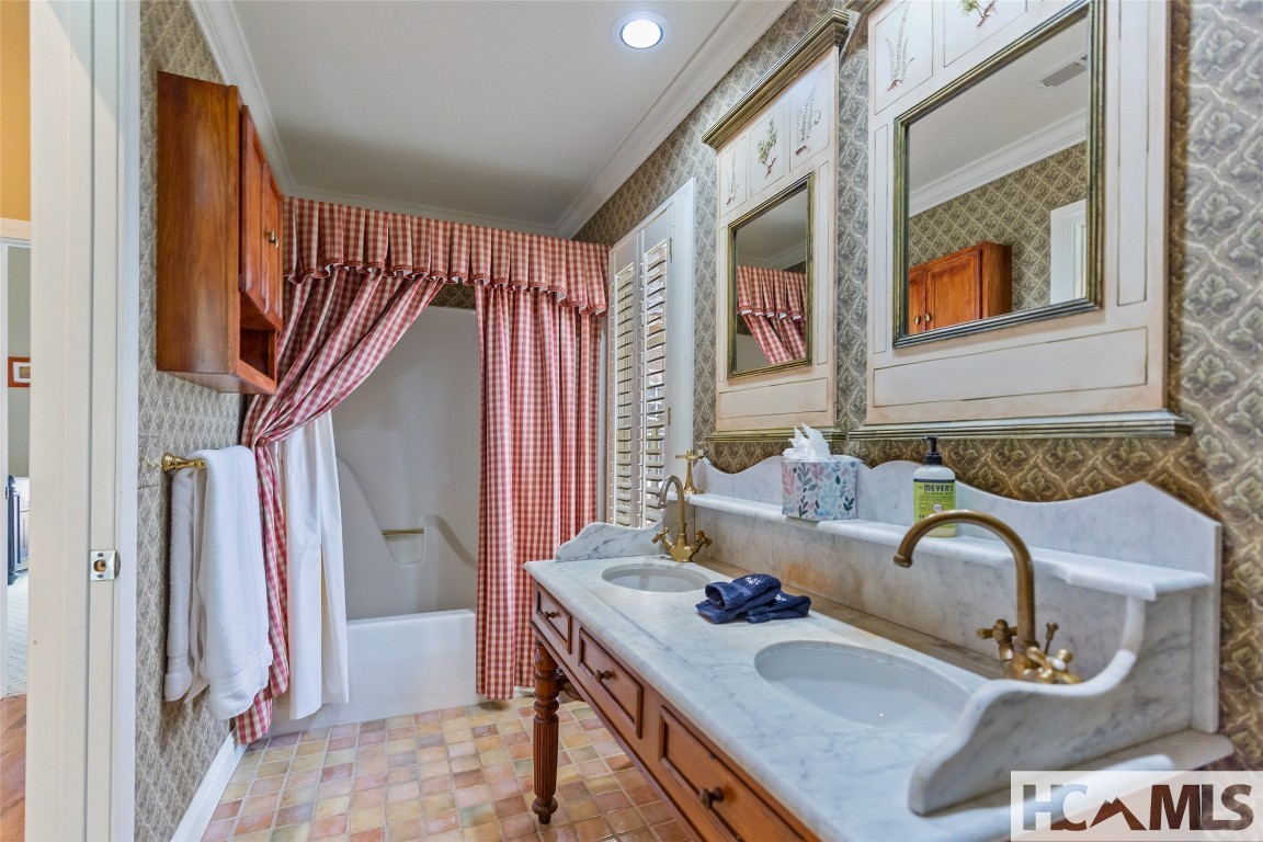 Highlands, North Carolina 28741, United States, 4 Bedrooms Bedrooms, ,5 BathroomsBathrooms,Residential,Active,194511