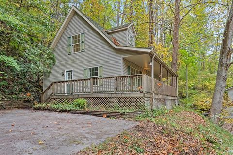 Photo of 42 Greenview Dr, Maggie Valley, NC 28751 (MLS # 26042381)