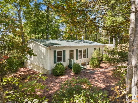 Photo of 508 Griffin Ln, Franklin, NC 28734 (MLS # 26048663)