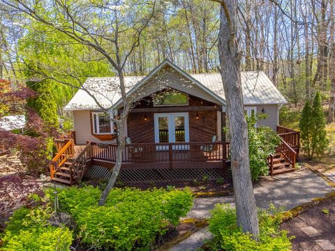 Photo of 171 Ledford Rd, Franklin, NC 28734 (MLS # 26046955)