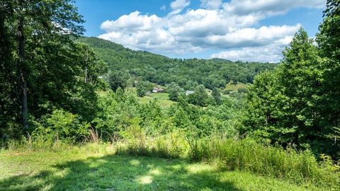 Photo of Lot 14 Mane Loop Road, Franklin, NC 28734 (MLS # 26047698)