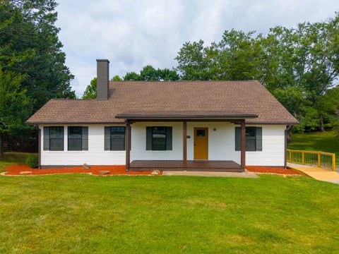 Photo of 3 Georgia Rd, Franklin, NC 28734 (MLS # 26048032)