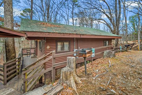 Photo of 157 Blue Ridge Pkwy, Bryson City, NC 28713 (MLS # 26042708)