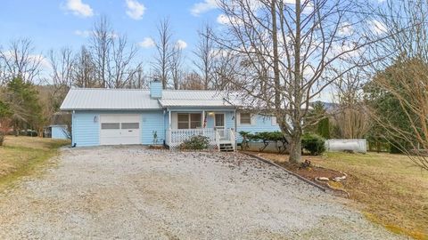 Photo of 101 Quail Ridge Trail, Franklin, NC 28734 (MLS # 26042826)