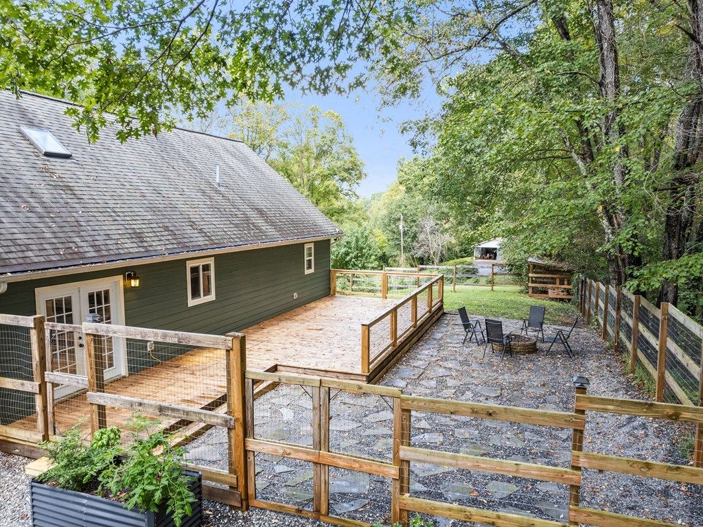 Photo of 364 Lee St, Sylva, NC 28779 (MLS # 26042289)