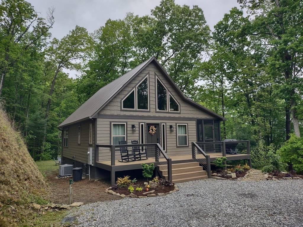 Photo of 319 Majestic Mountain View, Bryson City, NC 28713 (MLS # 26040702)