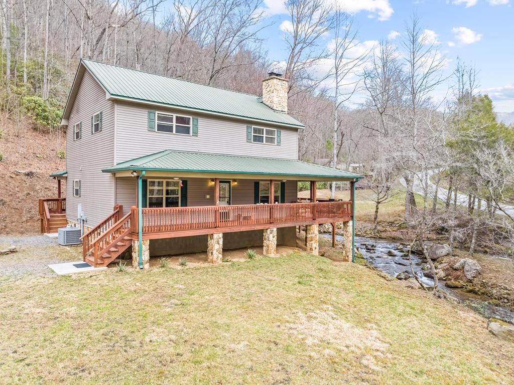 Photo of 3975 Mountain Creek Rd, Robbinsville (Graham), NC 28771 (MLS # 26043109)