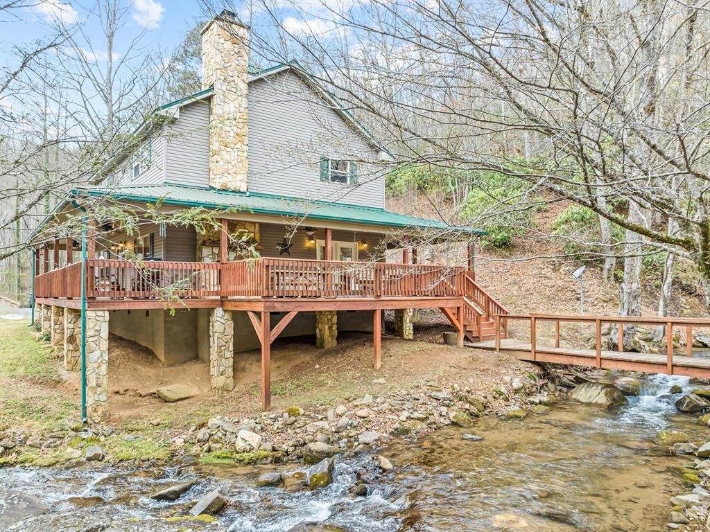 Photo of 3975 Mountain Creek Rd, Robbinsville (Graham), NC 28771 (MLS # 26043109)