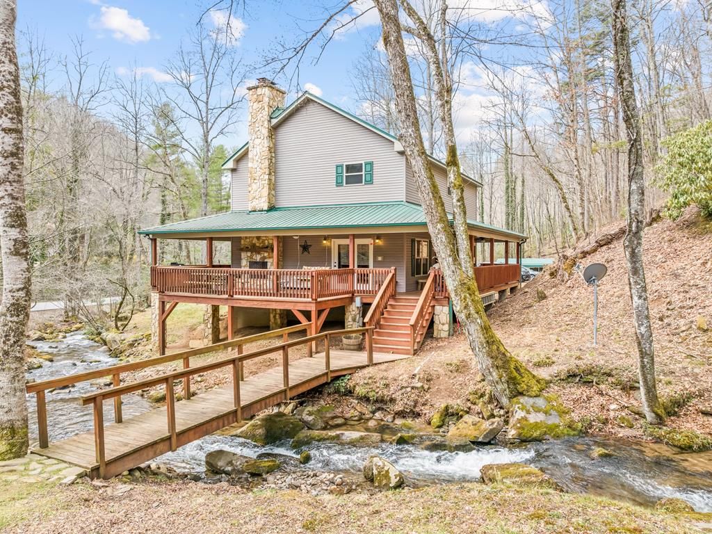 Photo of 3975 Mountain Creek Rd, Robbinsville (Graham), NC 28771 (MLS # 26043109)