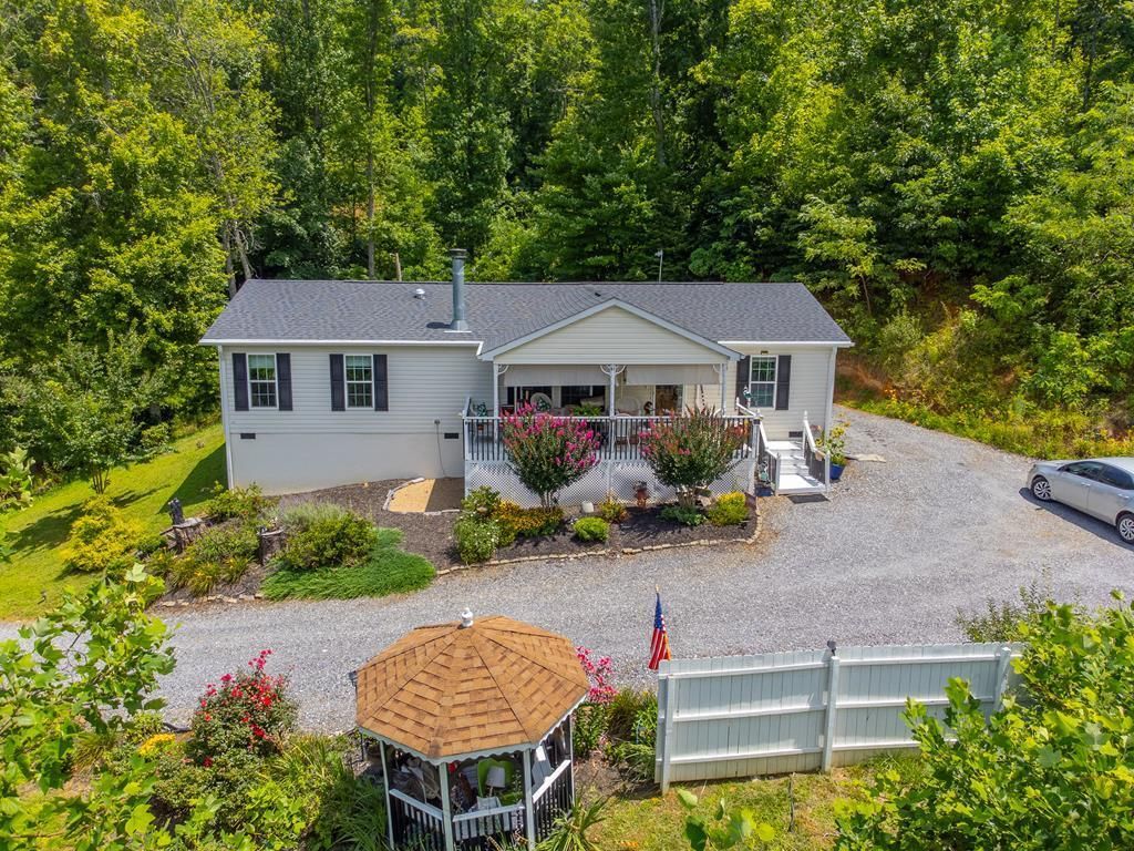 Photo of 206 Red Rile Trail, Sylva, NC 28779 (MLS # 26041786)