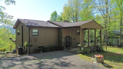 Photo of 245 Trillium Trl, Franklin, NC 28734 (MLS # 26047272)