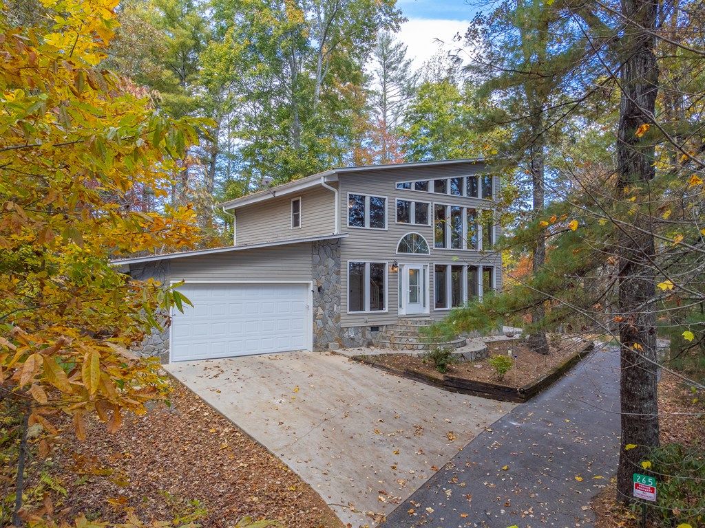 Photo of 265 Grace Lane, Robbinsville (Graham), NC 28771 (MLS # 26042530)