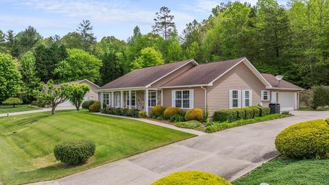 Photo of 42 W Coventry Drive, Franklin, NC 28734 (MLS # 26046836)