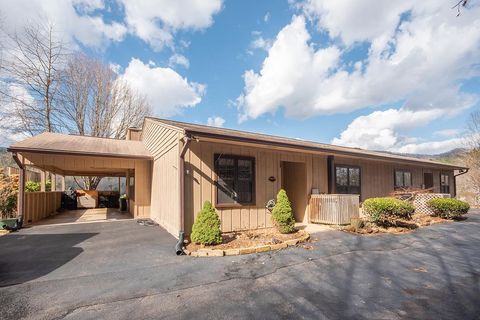 Photo of 101 A Woodside Villa Dr, Franklin, NC 28734 (MLS # 26045480)