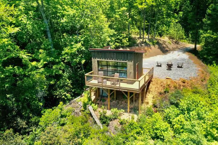 Photo of 307 Moonlight Trail, Bryson City, NC 28713 (MLS # 26048594)