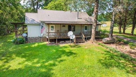 Photo of 56 Green Valley Drive, Franklin, NC 28734 (MLS # 26047718)