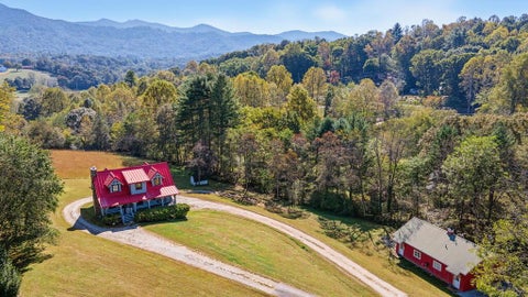 Photo of 1650 Wide Horizon Drive, Franklin, NC 28734 (MLS # 26048810)