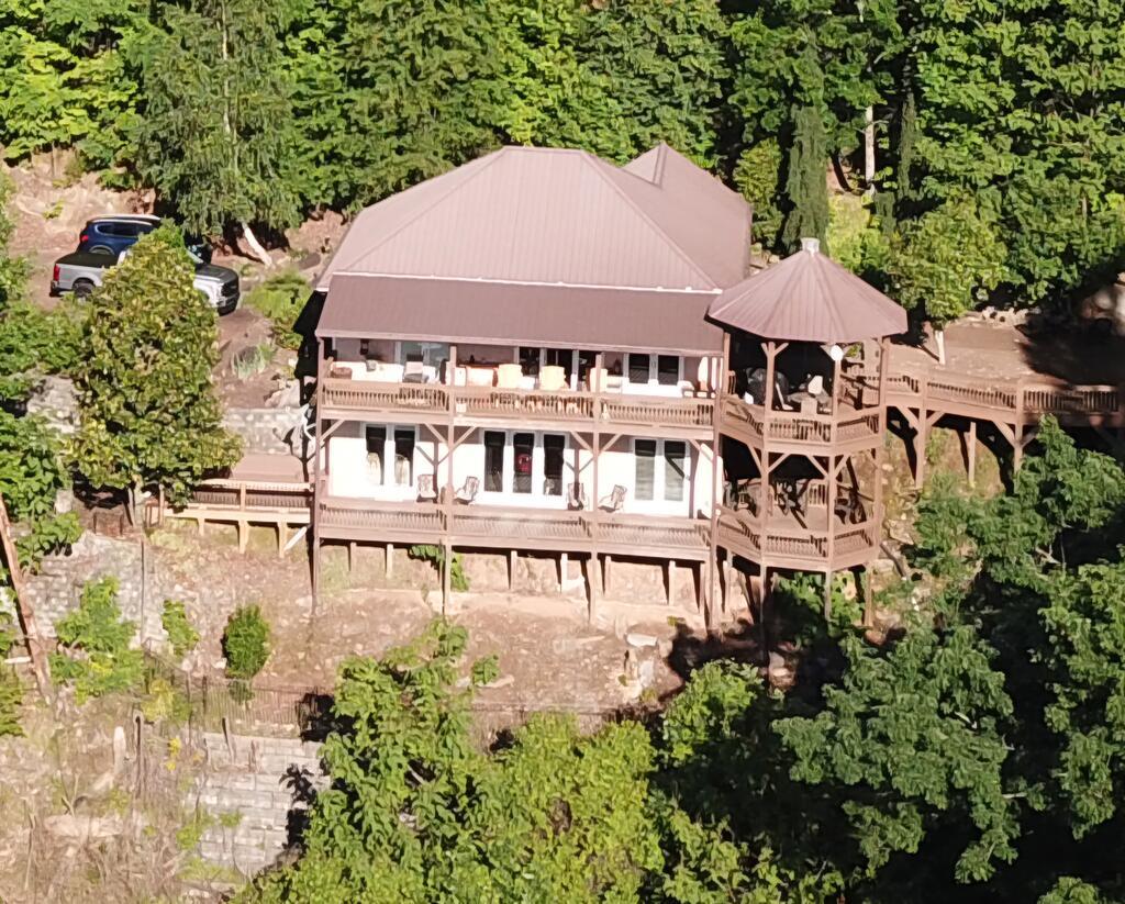 2076 Fontana Rd.