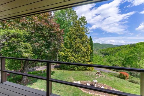 Photo of 1135 Daves Creek Rd, Franklin, NC 28734 (MLS # 26047119)