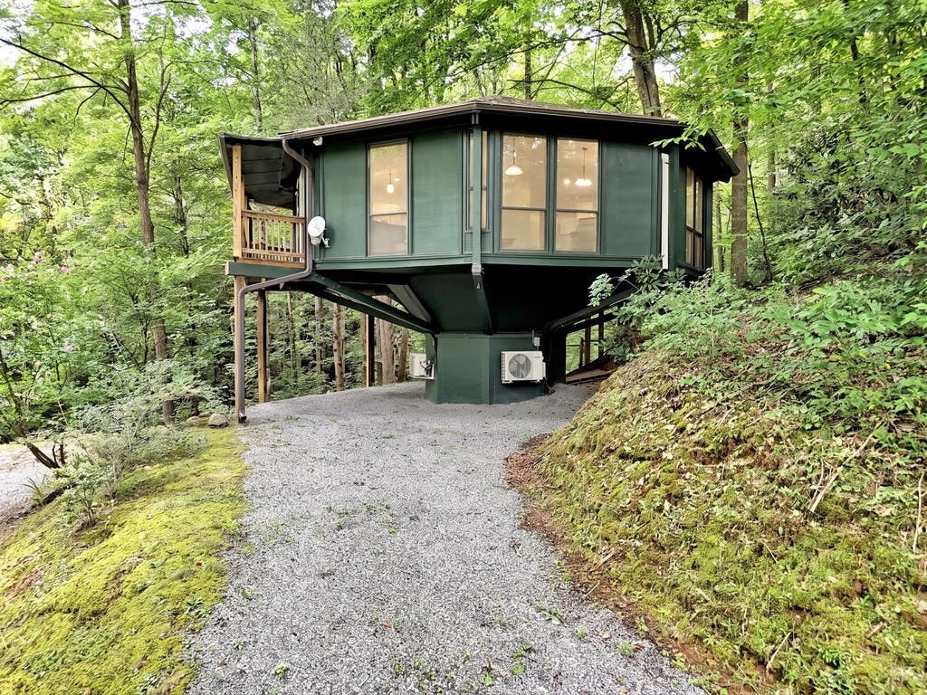 Photo of 475 Mountain Forest Estates, Sylva, NC 28779 (MLS # 26048119)
