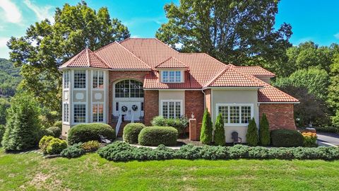 Photo of 94 Patton Hill, Franklin, NC 28734 (MLS # 26046753)