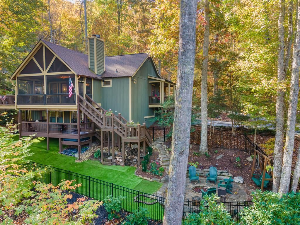 Photo of 325 Hedgewood Dr, Tuckasegee, NC 28783 (MLS # 26042527)
