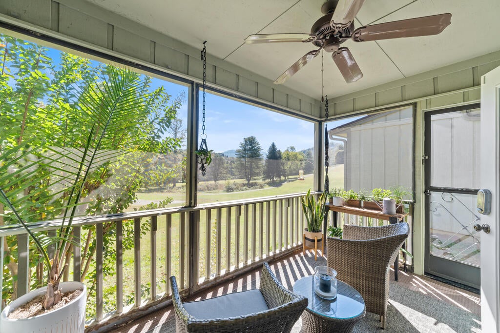 24 B Mint Lake Ct W