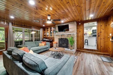 Photo of 29 T And E Ln, Franklin, NC 28734 (MLS # 26042409)