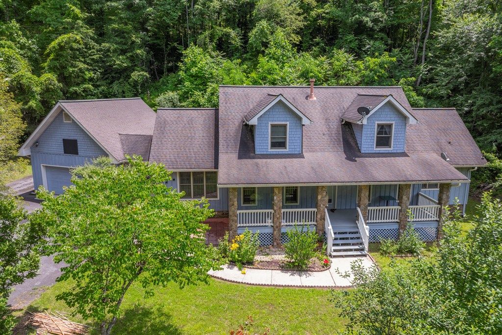 Photo of 98 Choga Ridge, Whittier, NC 28789 (MLS # 26042202)