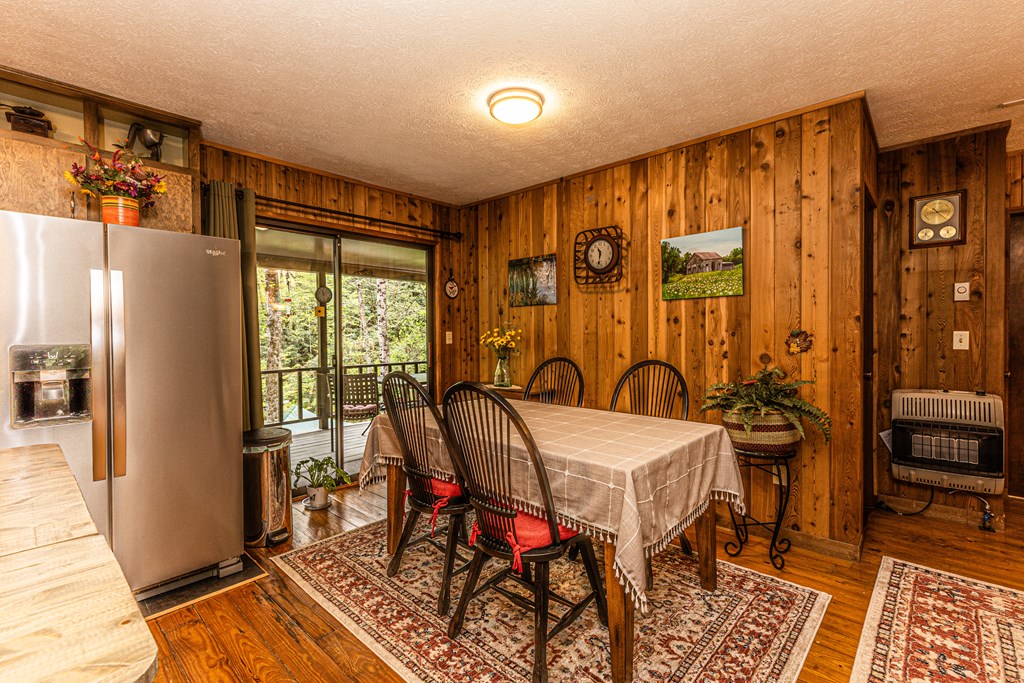 Whittier, North Carolina 28789, United States, 2 Bedrooms Bedrooms, ,3 BathroomsBathrooms,Residential,Pending,62827