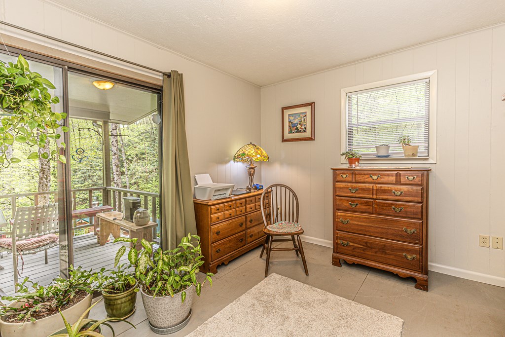 Whittier, North Carolina 28789, United States, 2 Bedrooms Bedrooms, ,3 BathroomsBathrooms,Residential,Pending,62827