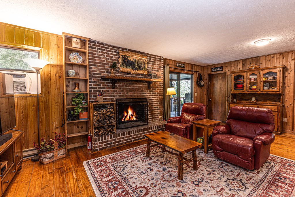 Whittier, North Carolina 28789, United States, 2 Bedrooms Bedrooms, ,3 BathroomsBathrooms,Residential,Pending,62827