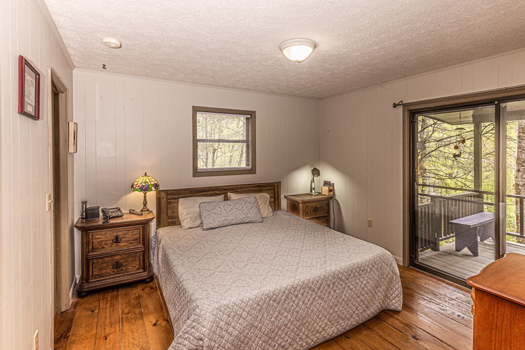 Whittier, North Carolina 28789, United States, 2 Bedrooms Bedrooms, ,3 BathroomsBathrooms,Residential,Pending,62827