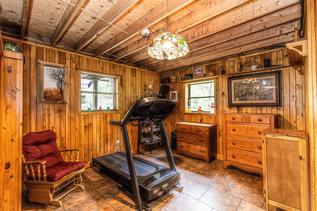 Whittier, North Carolina 28789, United States, 2 Bedrooms Bedrooms, ,3 BathroomsBathrooms,Residential,Pending,62827