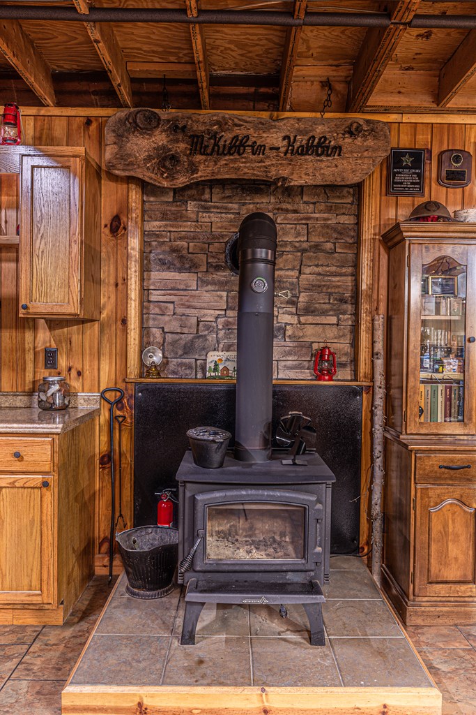 Whittier, North Carolina 28789, United States, 2 Bedrooms Bedrooms, ,3 BathroomsBathrooms,Residential,Pending,62827