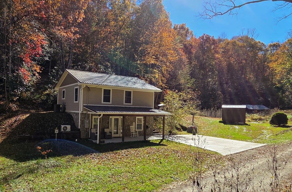 Photo of 215 Fox Run Cove, Bryson City, NC 28713 (MLS # 26042661)