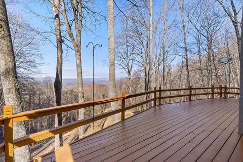 Photo of 850 Ammons Rd, Franklin, NC 28734 (MLS # 26043135)