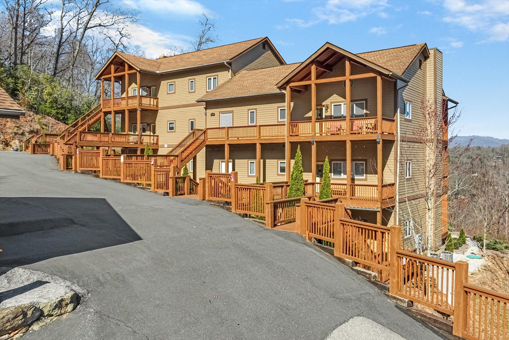 604 Sawgrass Dr. Unit 6