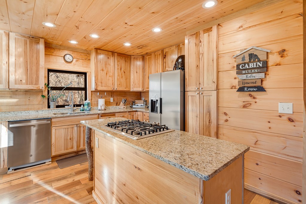 Bryson City, North Carolina 28713, United States, 4 Bedrooms Bedrooms, ,3 BathroomsBathrooms,Residential,Active,30838